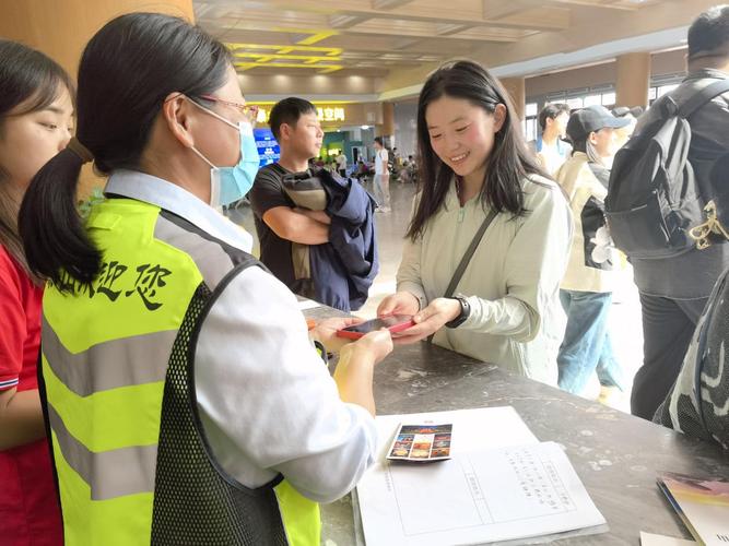 泰山红门票务人:24小时不打烊 服务不停歇